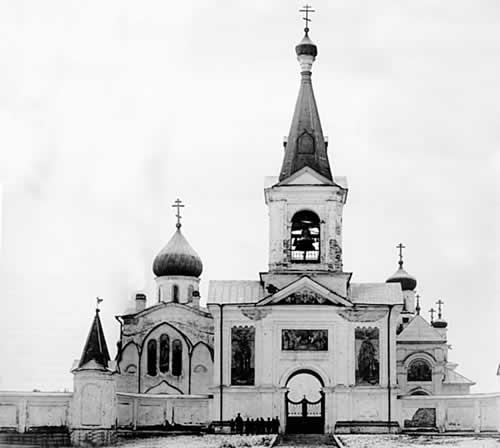 Bird's eye view of Vvedeno-Oyatsky  Monastery. The Church of  the Epiphany. Photograph of the 1910s