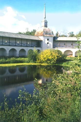 Тихвинский Успенский монастырь. Монастырский пруд