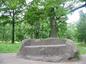 Каменный диван Ганибалов