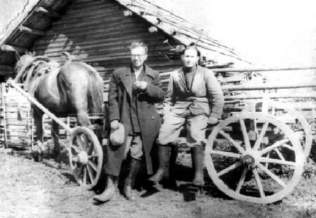 N.I. Bogdanov (left) during his expedition in the Leningrad Oblast. Photograph of 1958