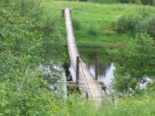 Навесной мост через реку Паша в деревне Ульянино