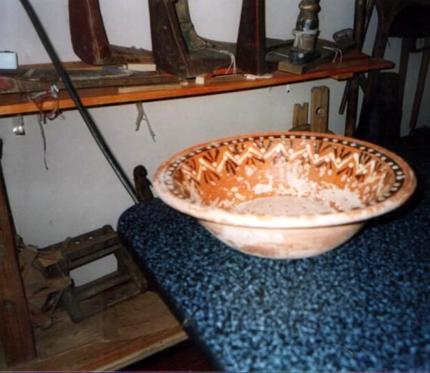The Oyatsk ceramics.  A tray
