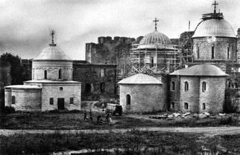 The Church of St. Nicholas the Wonderworker and the Church of the Dormition of the Mother of God in the Ivangorod during the restoration  works. 1984-1986