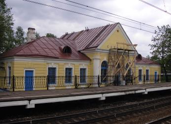 The urban village of Ulyanovka. The Sablino railway station