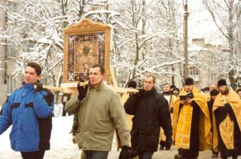 The Church of St. Nicholas the Wonderworker in Yam - Izhora Village. The religious procession with the church icon