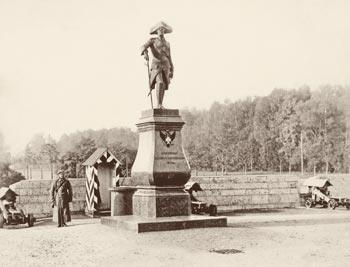 Monument to Emperor Paul I in the platz of the Gatchina Palace (sculptor I.P. Vitali, 1851). Photograph of the 1890s