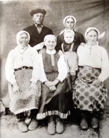 The Karelia native people of Tikhvin Town. Photograph of  1940
